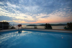 Отель Villa Myrtis  Нидри